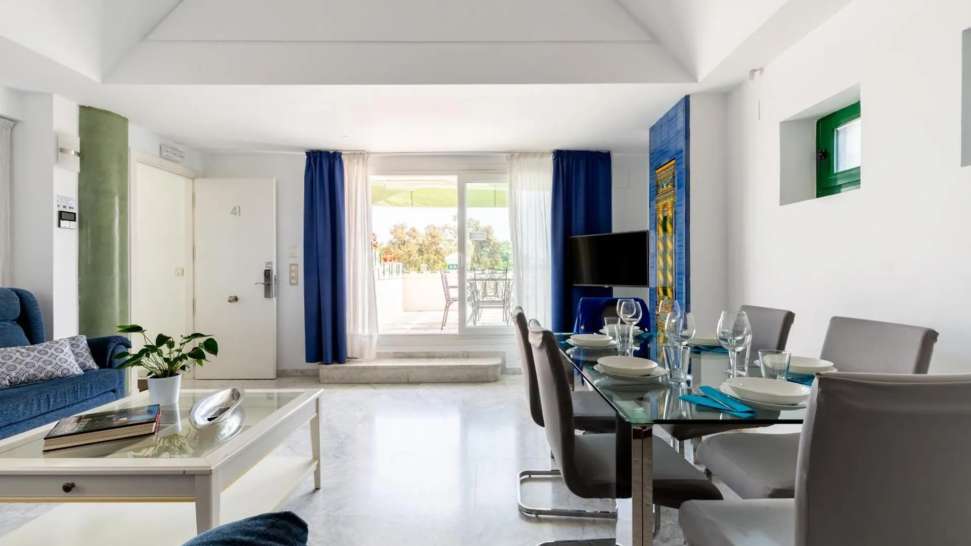 Apartment Sevilla Central Suites Apartamentos Puerta Jerez Spain